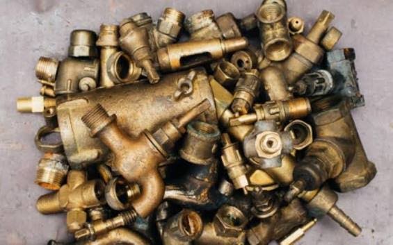 Brass scrap fittings